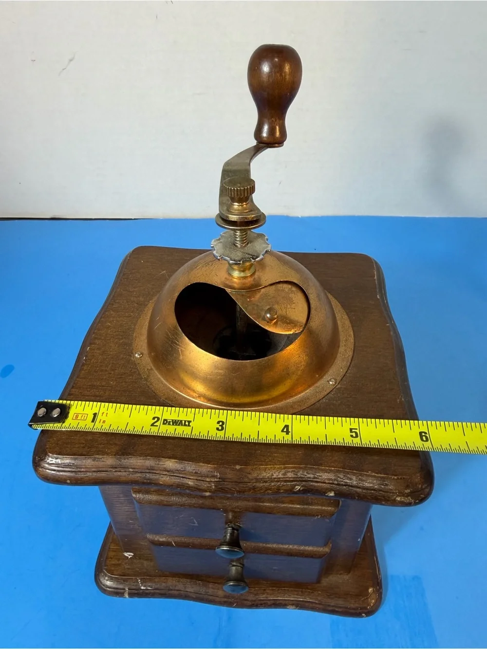 Vintage-Style Wooden Coffee Grinder - Brown & Gold